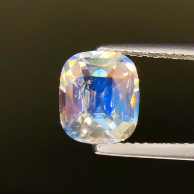 MIND-BLOWING 2.06 Ct RAINBOW MOONSTONE – NATURAL UNHEATED RARE GEMSTONE – ELECTRIC COLOR PLAY! MADAGASCAN TREASURE