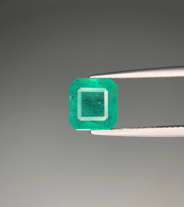 Natural Zambian Emerald Gemstone - Vivid Green, Earth-Mined Beauty 2.68 ct
